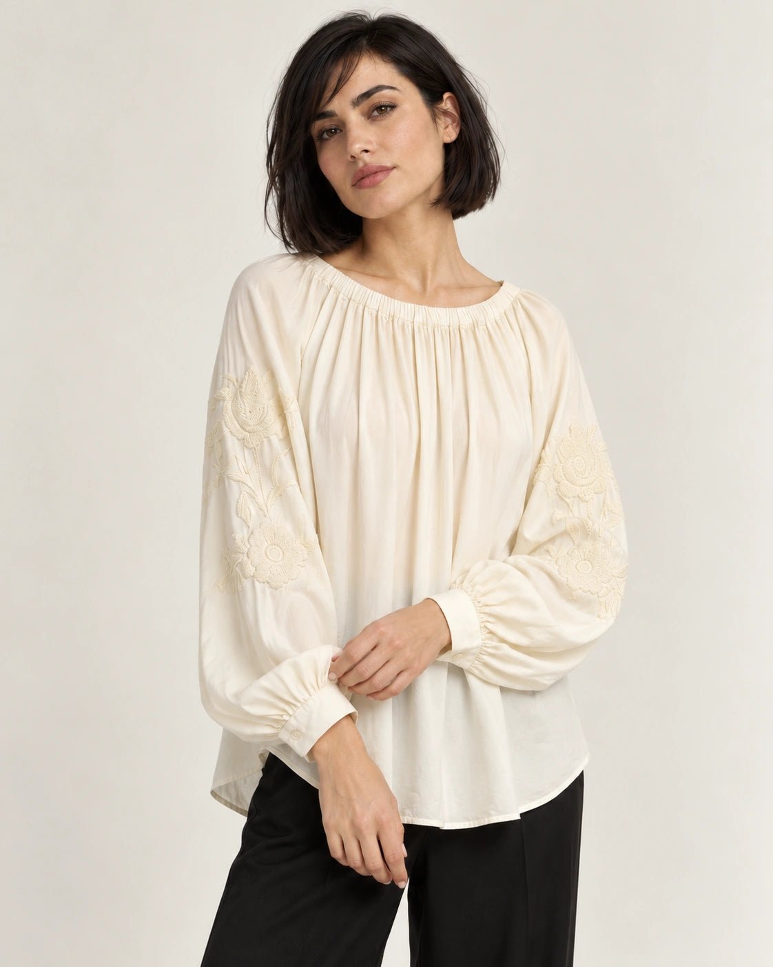 Camicia naturale, dettaglio del capo - MADAME VENICE - FW26 - CHANY - COTONE SETA #Colore_Naturale