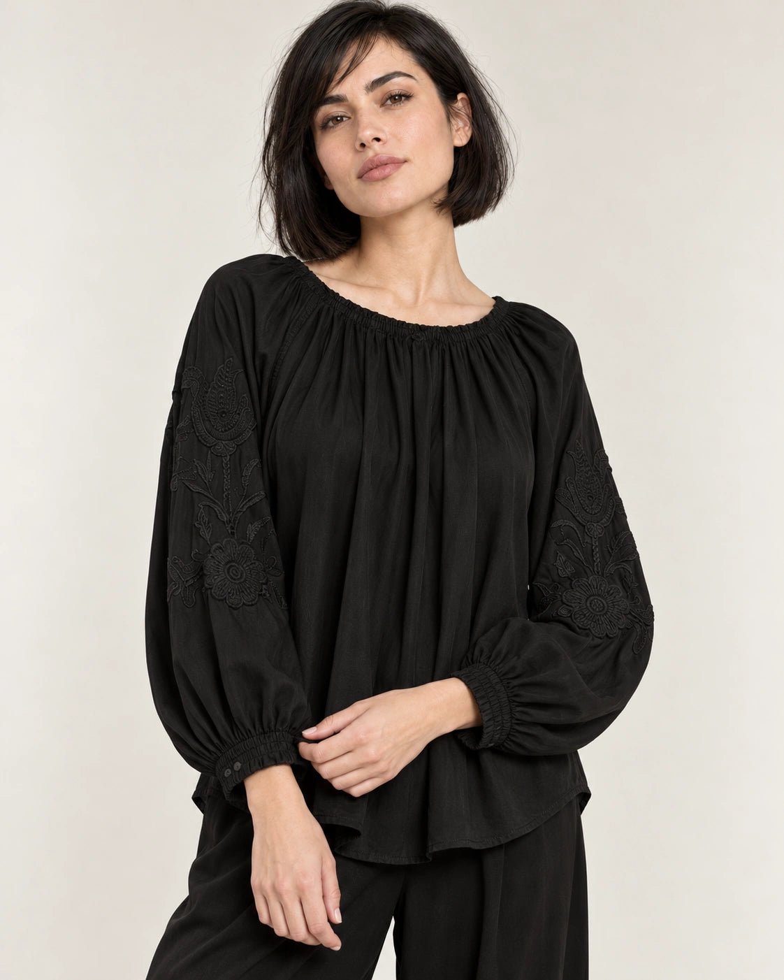Camicia nero, dettaglio del capo - MADAME VENICE - FW26 - CHANY - COTONE SETA #Colore_Nero