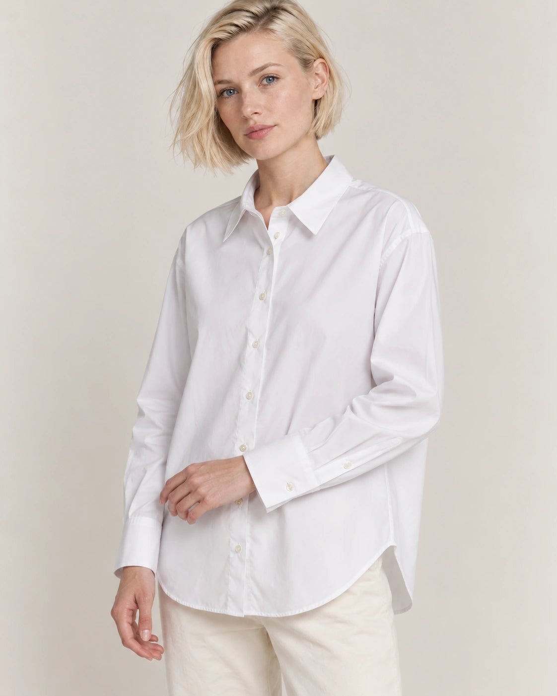 Camicia bianco, dettaglio del capo - MADAME VENICE - FW26 - CAROLA - POPELINE #Colore_Bianco