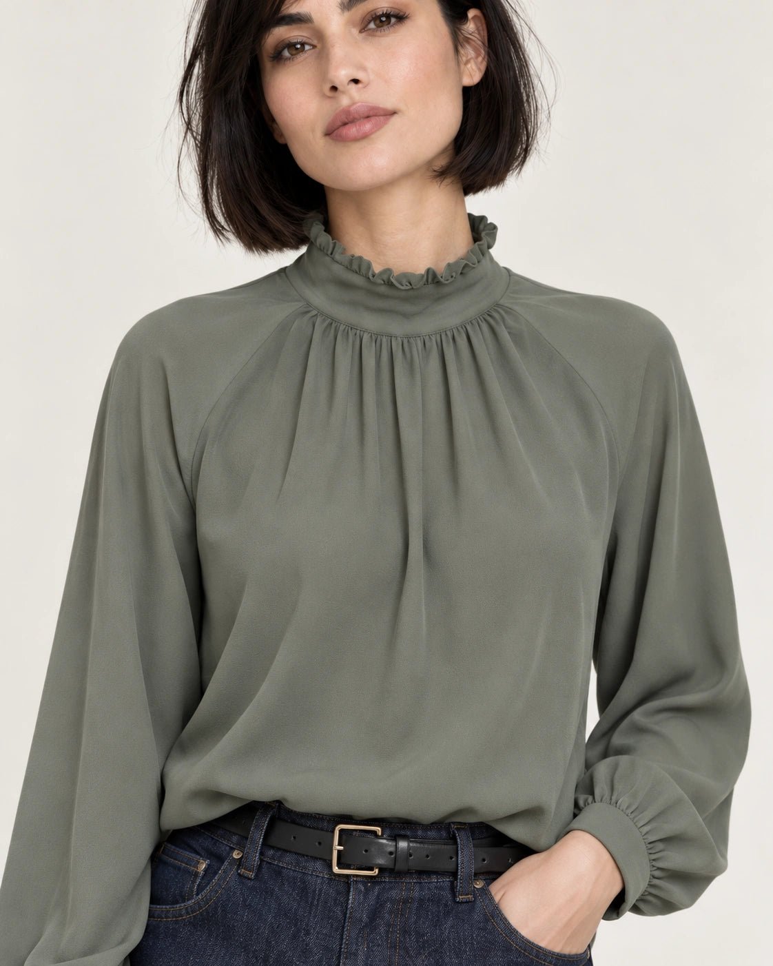Camicia arriccio verde, dettaglio del capo - MADAME VENICE - FW26 - CLEOPATRA - CREPE COTONE #Colore_Verde