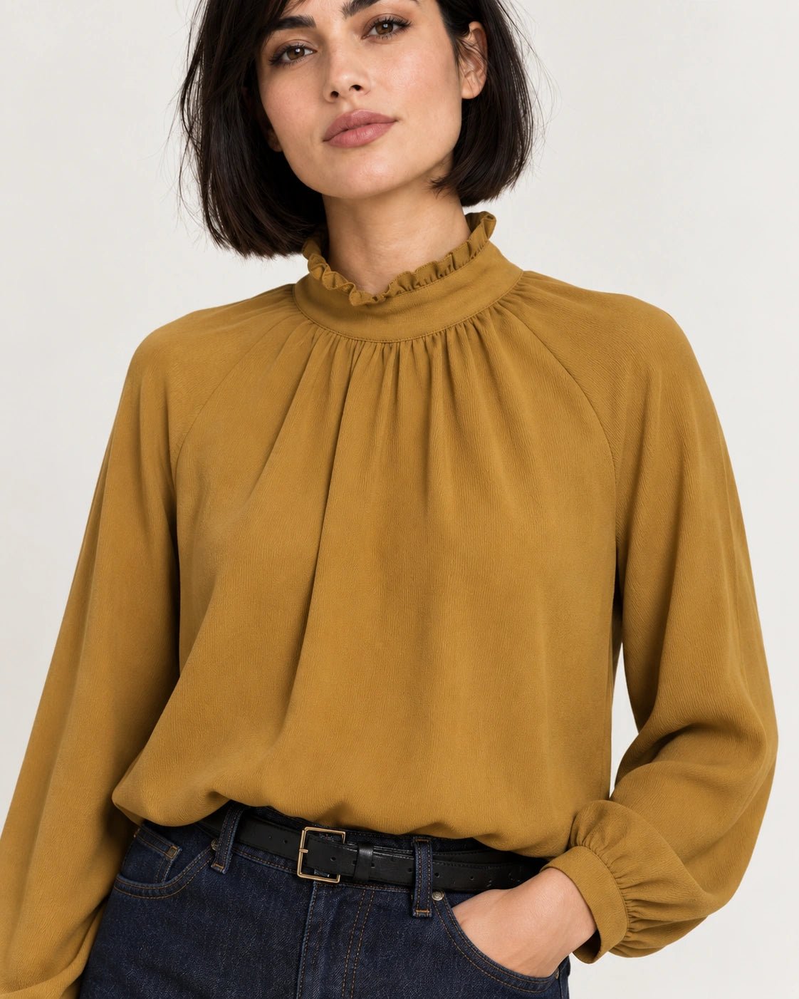 Camicia arriccio senape, dettaglio del capo - MADAME VENICE - FW26 - CLEOPATRA - CREPE COTONE #Colore_Senape