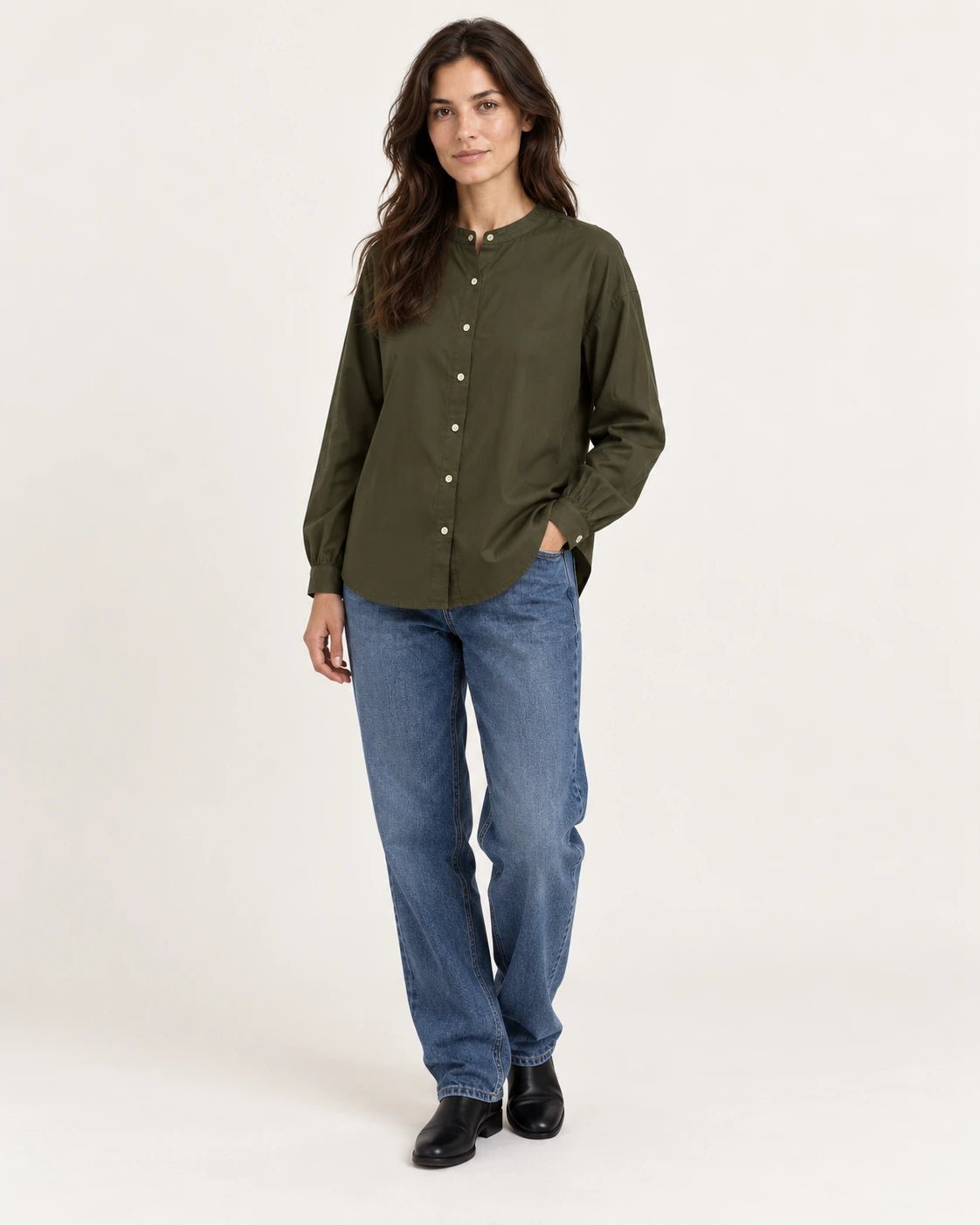 Camicia coreana verde oliva, vista frontale - MADAME VENICE - FW25 - CHARLOTTE - COTTON BIO #Colore_Olive