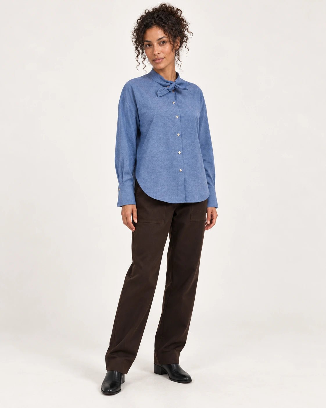 Camicia fiocco blu, vista frontale - MADAME VENICE - FW25 - CELIA - TWILL MELANGE #Colore_Blue
