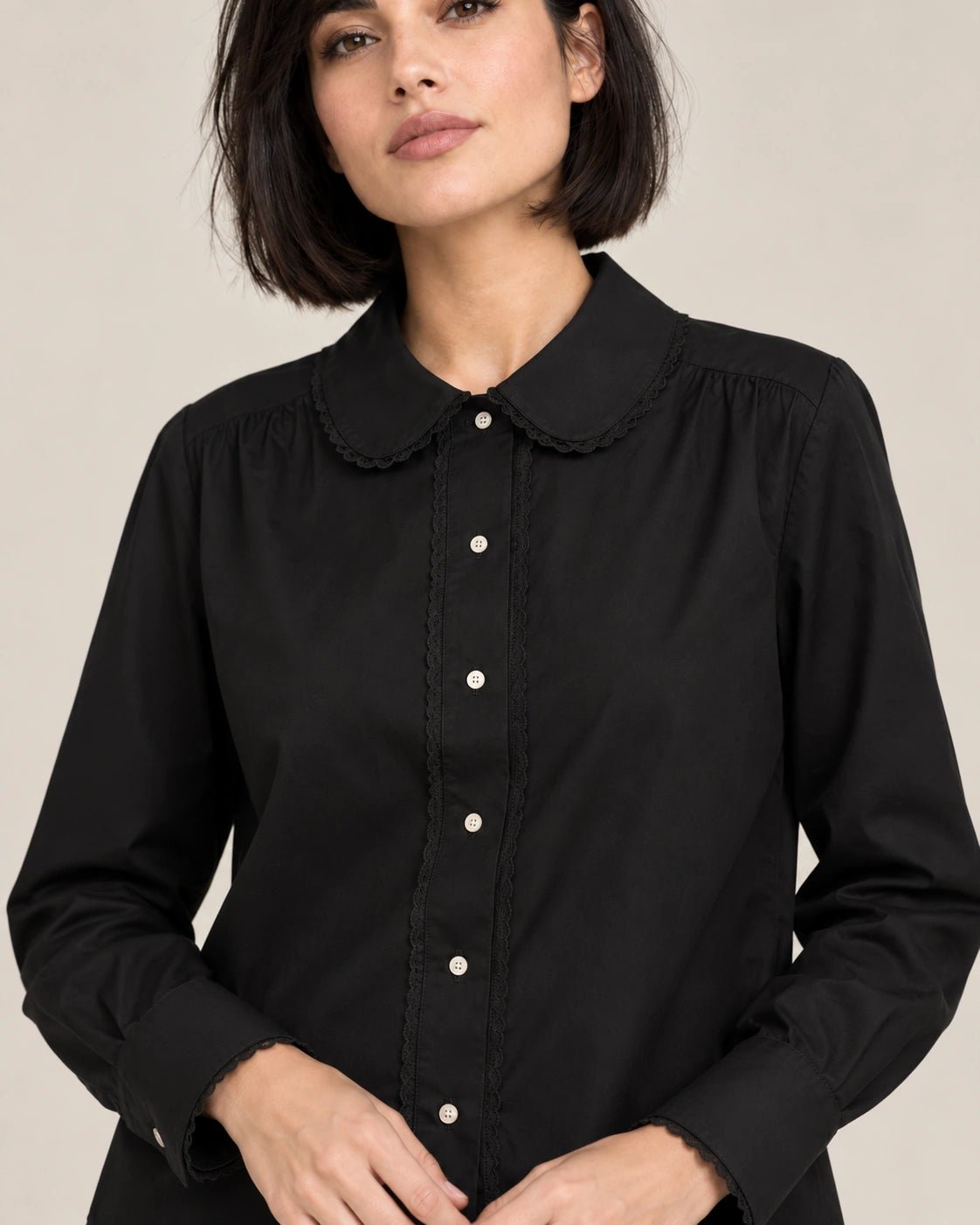 Camicia pizzo nero, dettaglio del capo - MADAME VENICE - FW26 - CRISTIANA - POPELINE #Colore_Nero