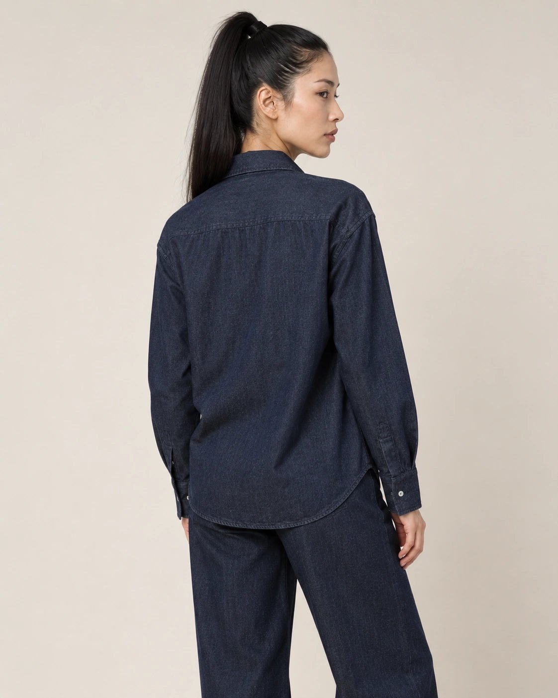 Camicia taschino blu, vista posteriore - MADAME VENICE - FW26 - CARLY - LIGHT DENIM #Colore_Blu