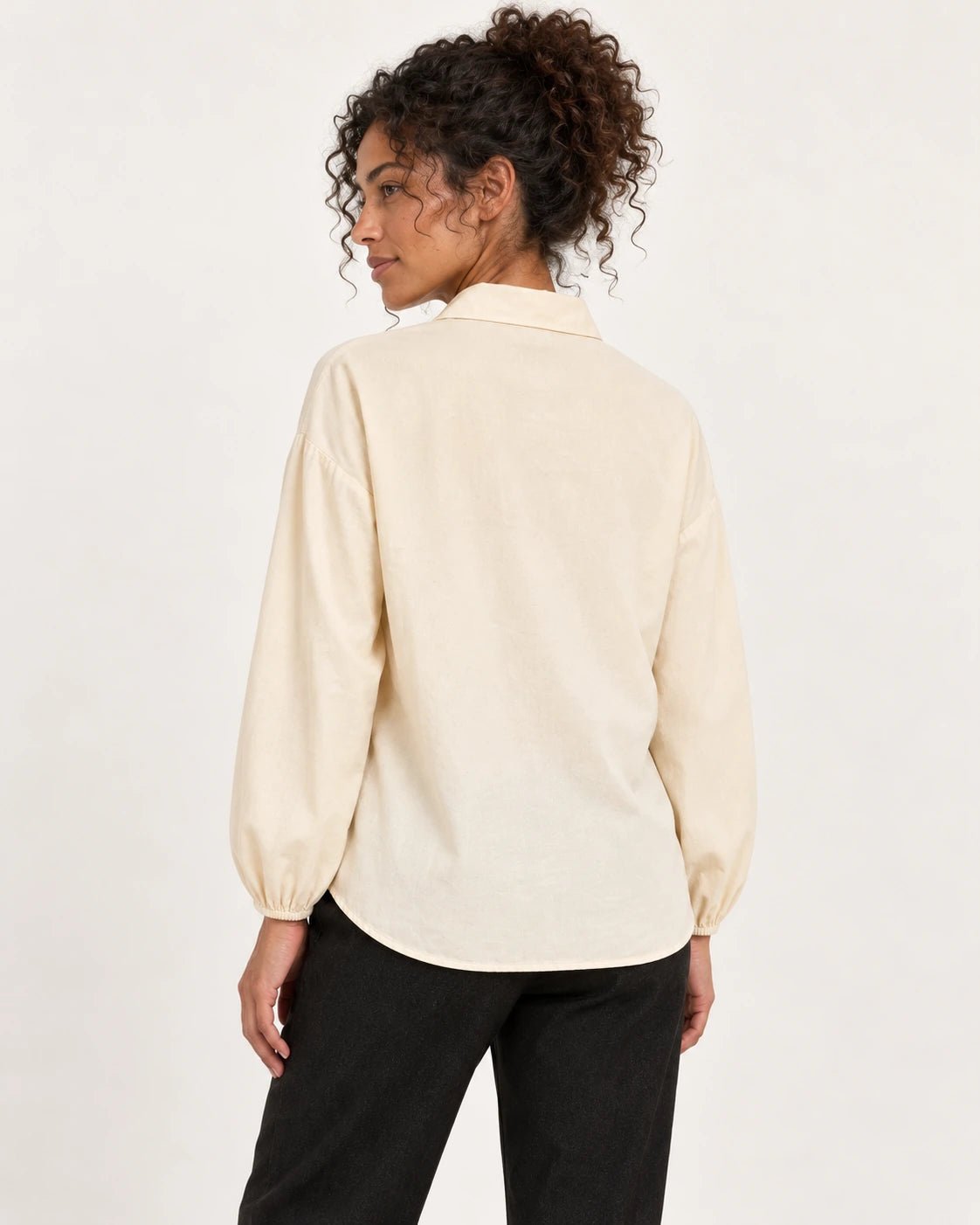 Camicia tasconi naturale, vista posteriore - MADAME VENICE - FW25 - CHIARA - COTTON BIO #Colore_Natural