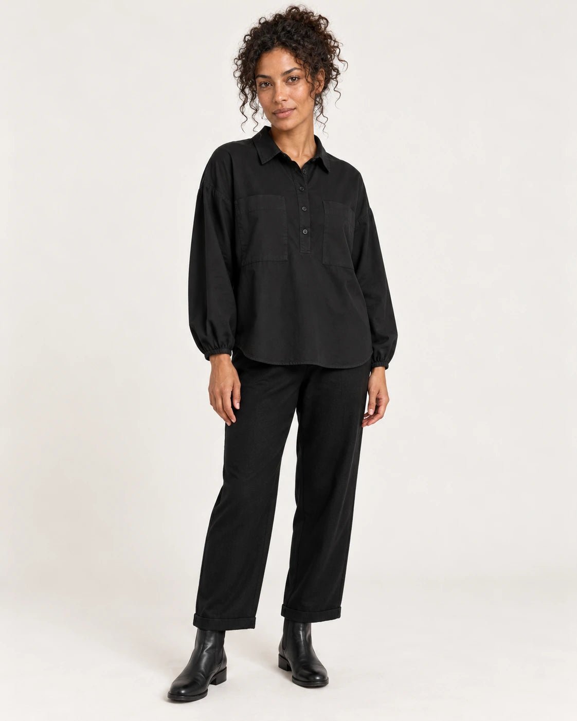 Camicia tasconi nero, vista frontale - MADAME VENICE - FW25 - CHIARA - COTTON BIO #Colore_Black