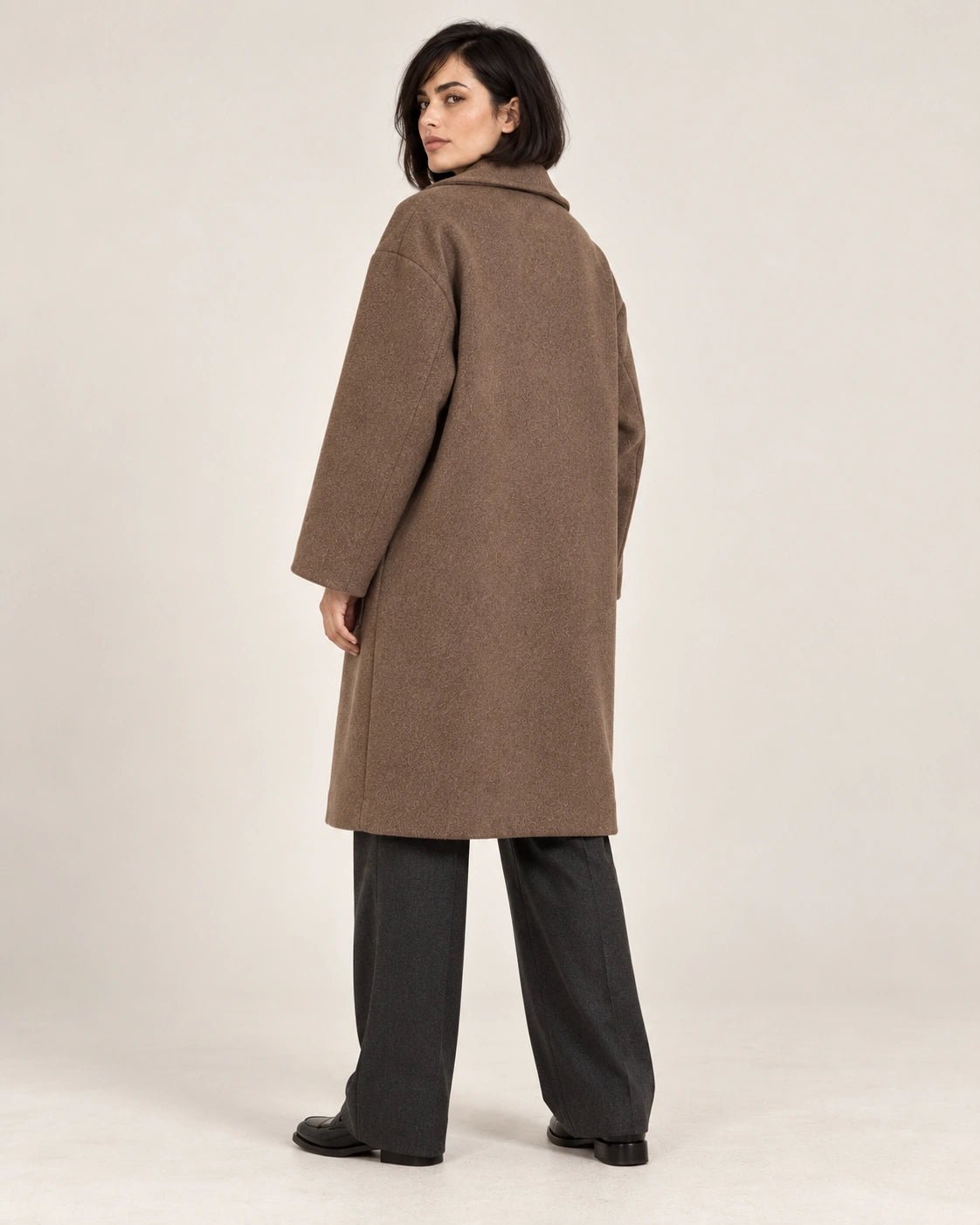 Cappotto doppio petto marrone, vista posteriore - MADAME VENICE - FW26 - GREY - LUXURY #Colore_Marrone