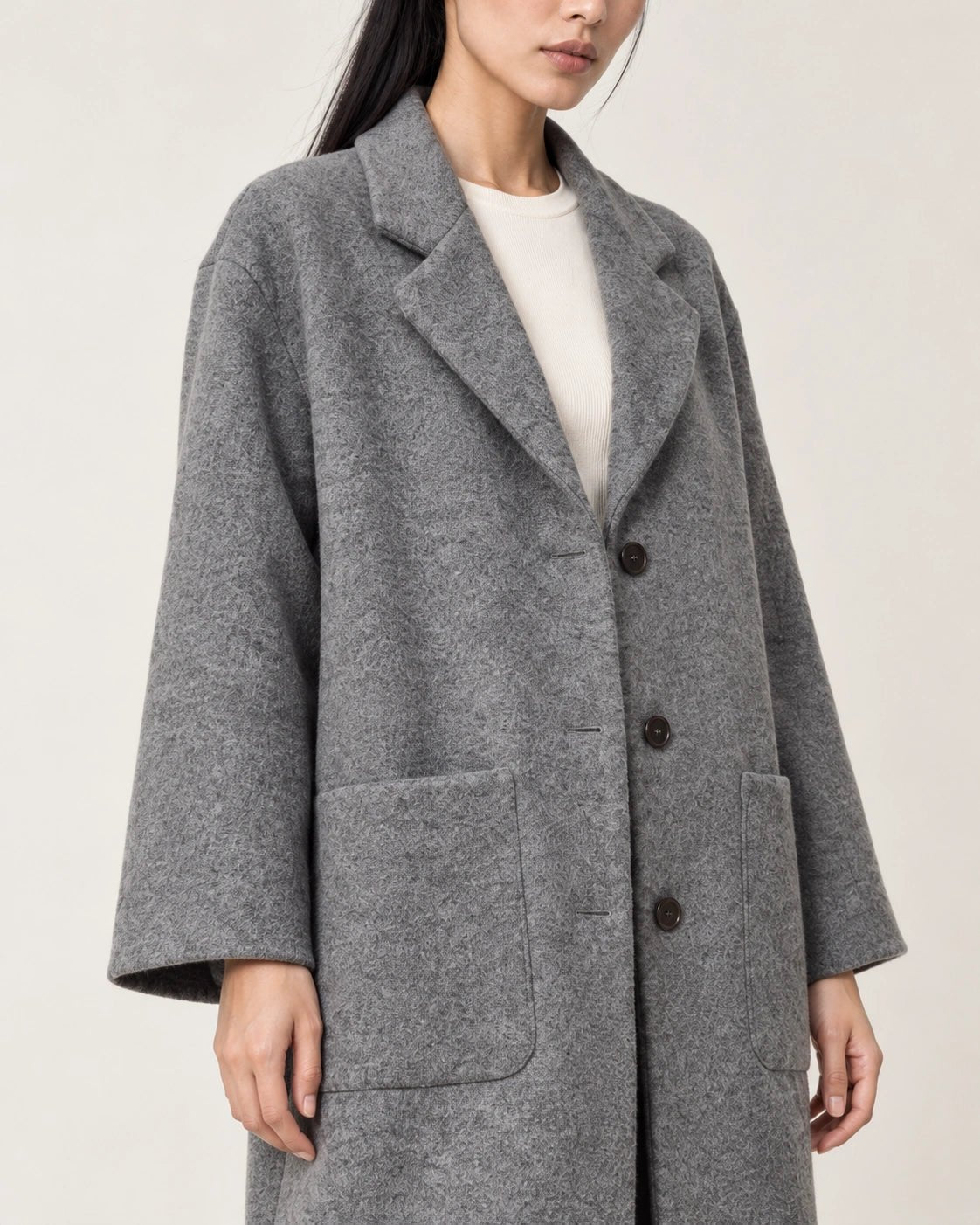 Cappotto foderato grigio, dettaglio del capo - MADAME VENICE - FW26 - GEMMA - LANA VERGINE #Colore_Grigio