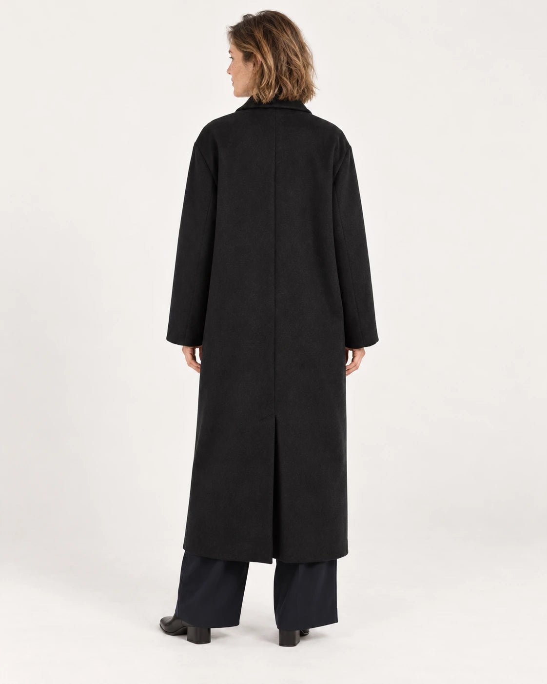 Cappotto over nero, vista posteriore - MADAME VENICE - FW25 - GEORGIA - SOFT WOOL #Colore_Black