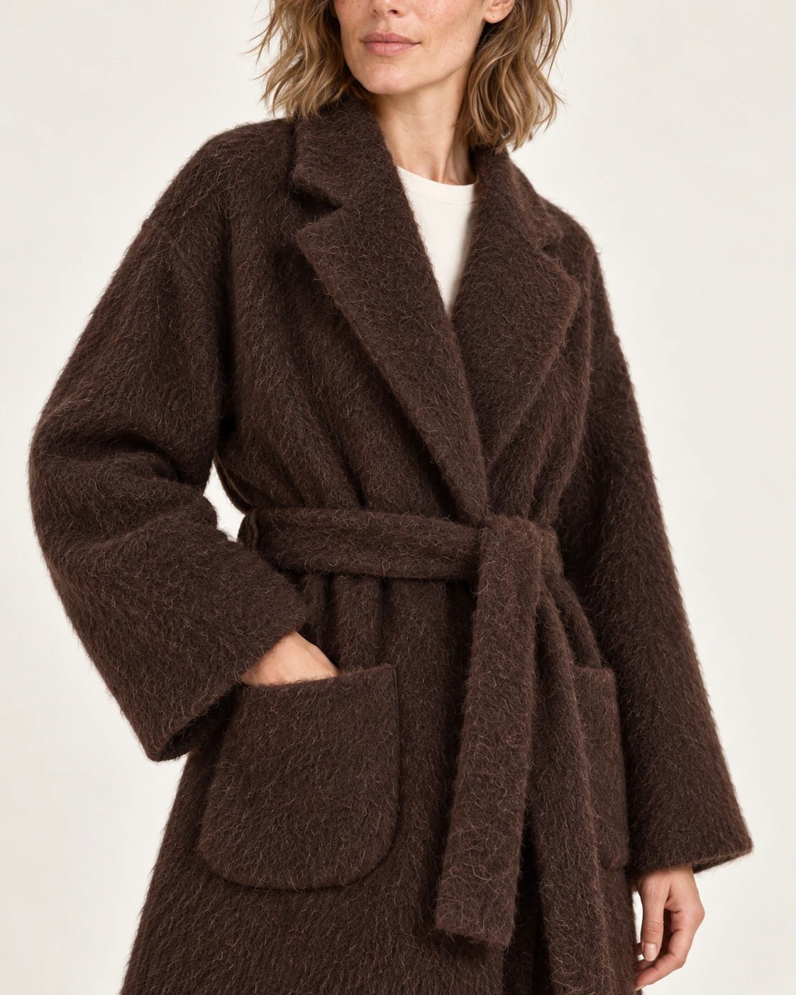 Cappotto over foderato marrone, dettaglio della cintura - MADAME VENICE - FW25 - GIORGINA - WOOL BRUSH #Colore_Brown