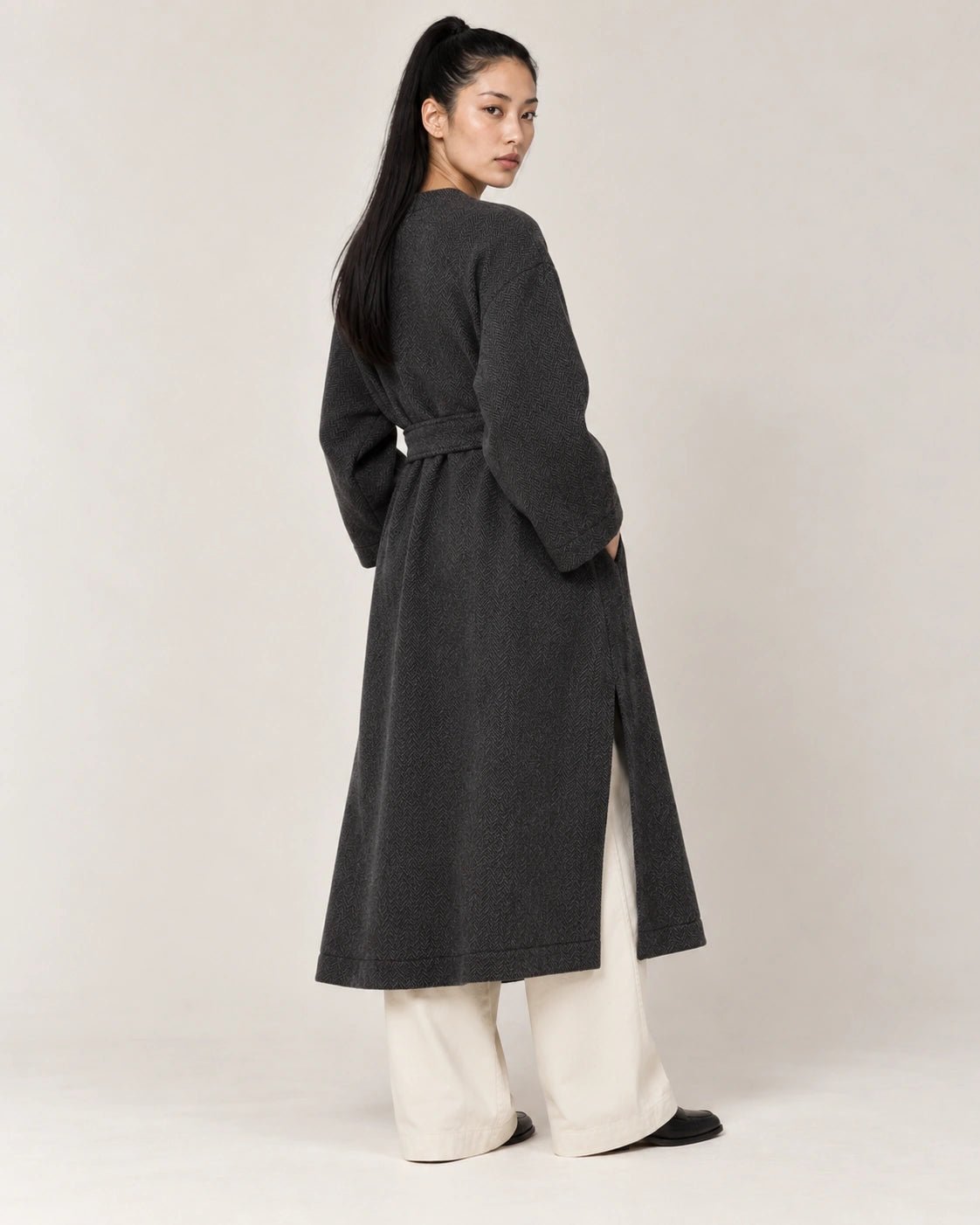 Cappotto sfoderato grigio scuro, vista posteriore - MADAME VENICE - FW26 - GIGIA - SPINATO #Colore_Grigio Scuro