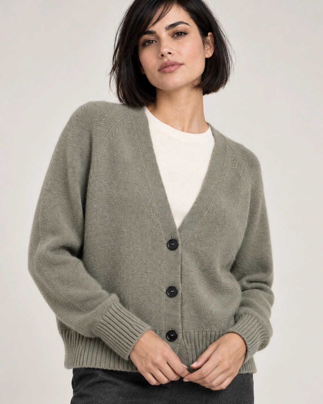 Cardigan verde, dettaglio del capo - MADAME VENICE - FW26 - SABRINA - PEPITA #Colore_Verde