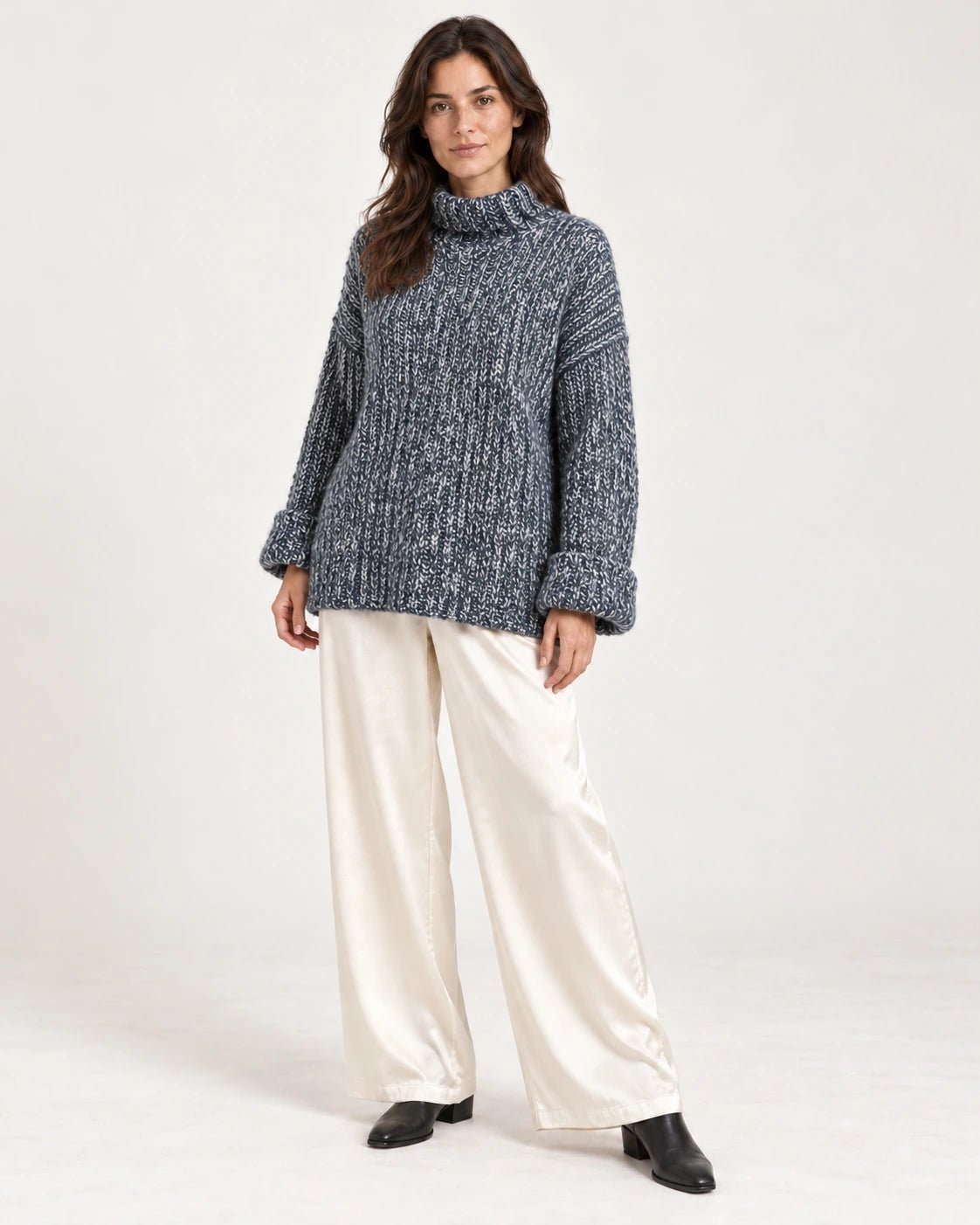 Dolcevita over blu, vista frontale - MADAME VENICE - FW25 - SVEVA - ADELAIDE #Colore_Blue