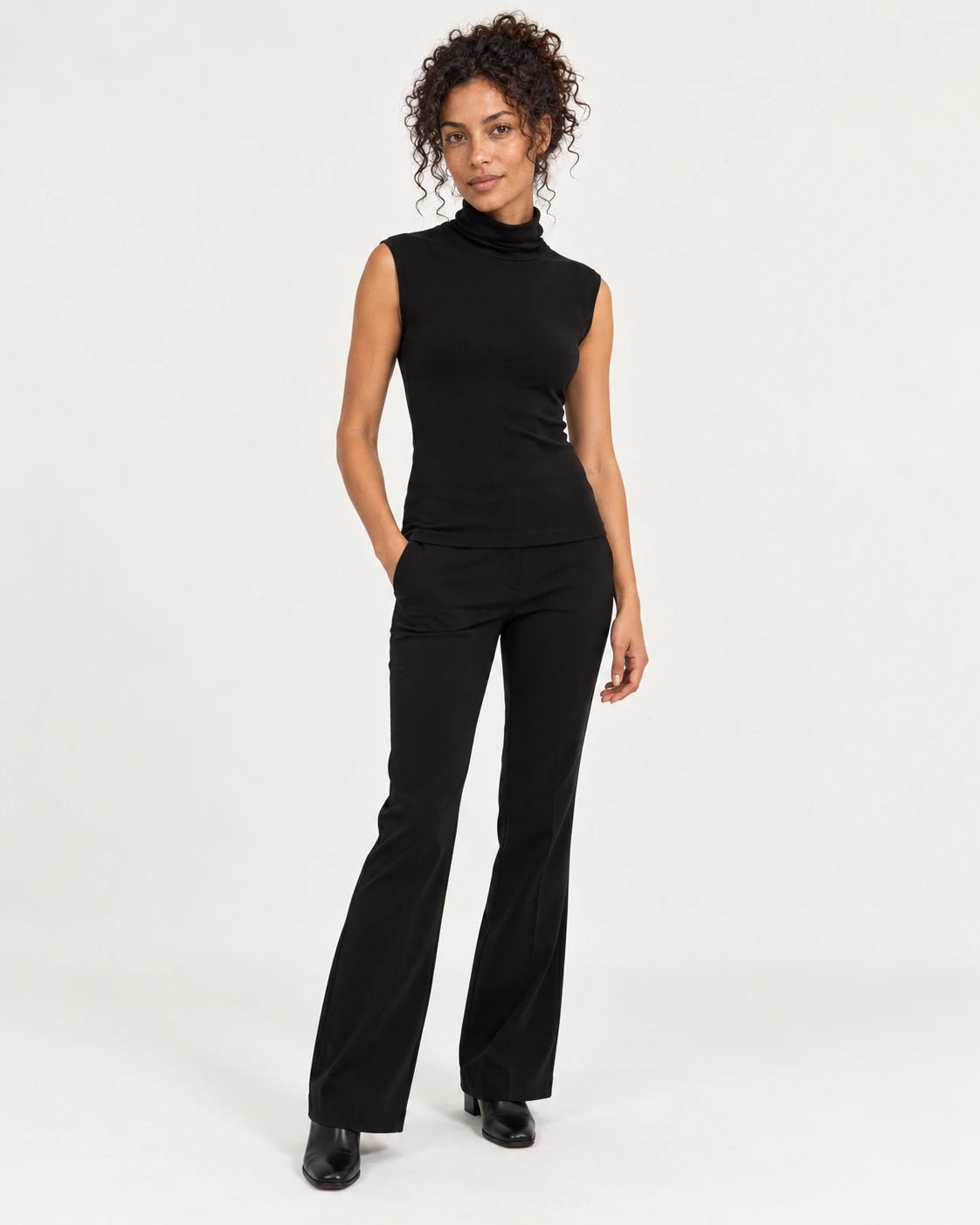 Dolcevita smanicato nero, vista frontale - MADAME VENICE - FW25 - VITA - COSTINA #Colore_Black