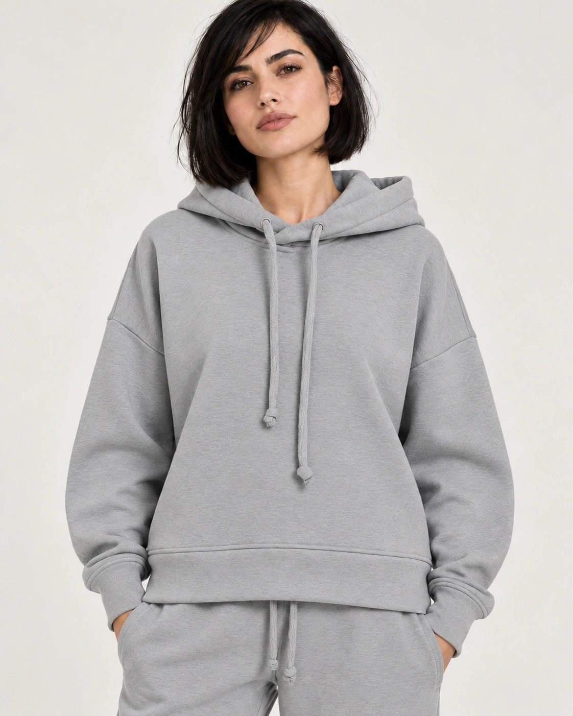Felpa cappuccio grigio chiaro, dettaglio del capo - MADAME VENICE - FW26 - MONIQUE - FELIX #Colore_Grigio Chiaro