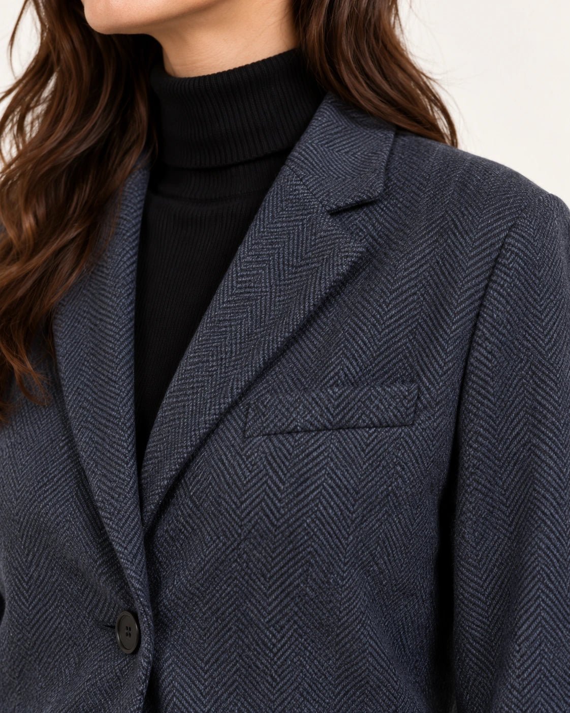 Giacca blu, dettaglio del rever e del tessuto - MADAME VENICE - FW25 - GAIA - SPINATINO #Colore_Blue
