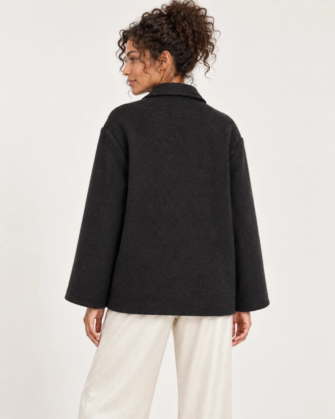 Giacca sfoderata con tasconi nero, vista posteriore - MADAME VENICE - FW25 - GLENDA - MANTEL #Colore_Black