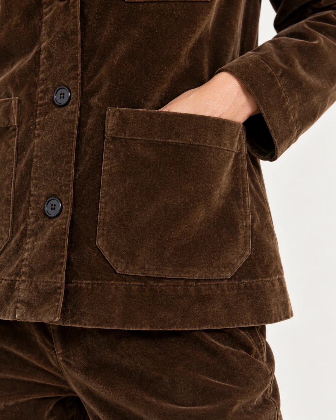 Giacchina sfoderata marrone, dettaglio della tasca e del velluto - MADAME VENICE - FW25 - GIANNA - VELVET 2000 #Colore_Brown
