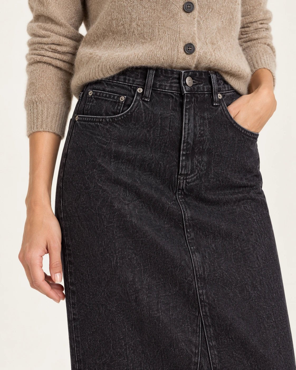 Gonna 5t tubo nero rinse, dettaglio delle tasche anteriori - MADAME VENICE - FW25 - NANCY - DENIM #Colore_Black rinse