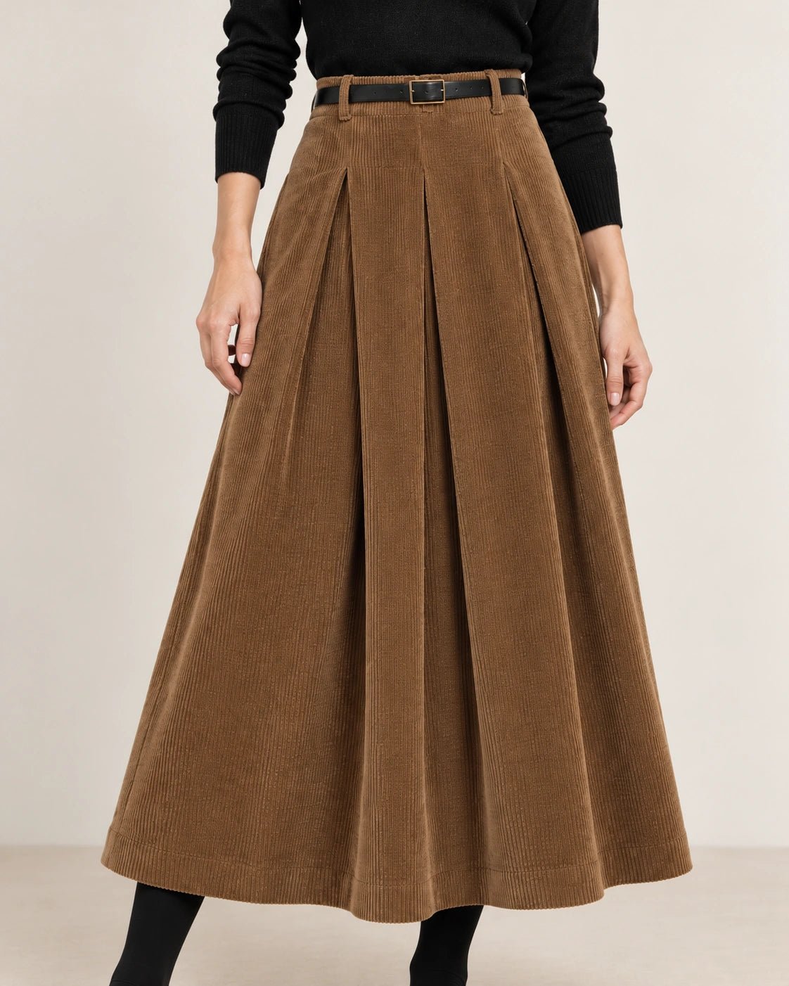 Gonna faldoni tabacco, dettaglio del capo - MADAME VENICE - FW26 - NIVES - VELVET SWEET #Colore_Tabacco