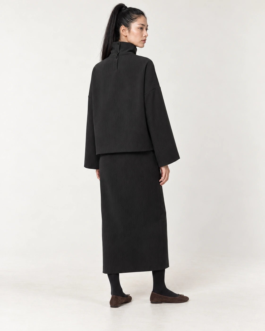 Maglia collo alto nero, vista posteriore - MADAME VENICE - FW26 - MYREA - CREPE TECNICO #Colore_Nero