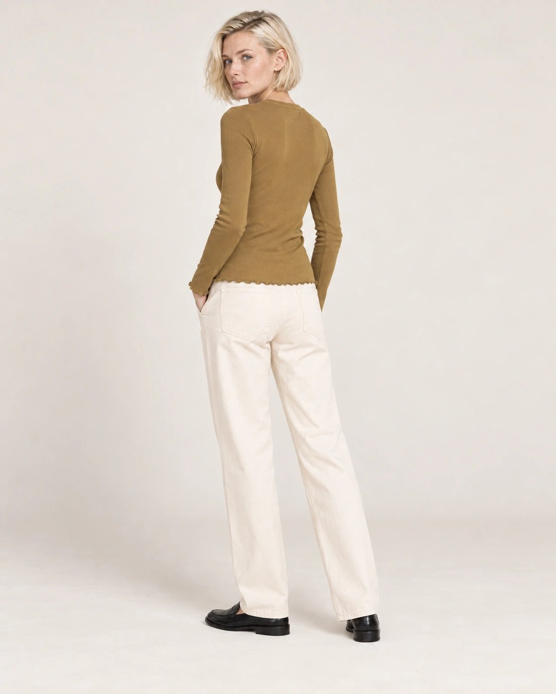 Maglia girocollo senape, vista posteriore - MADAME VENICE - FW26 - MAURA - COSTINA #Colore_Senape