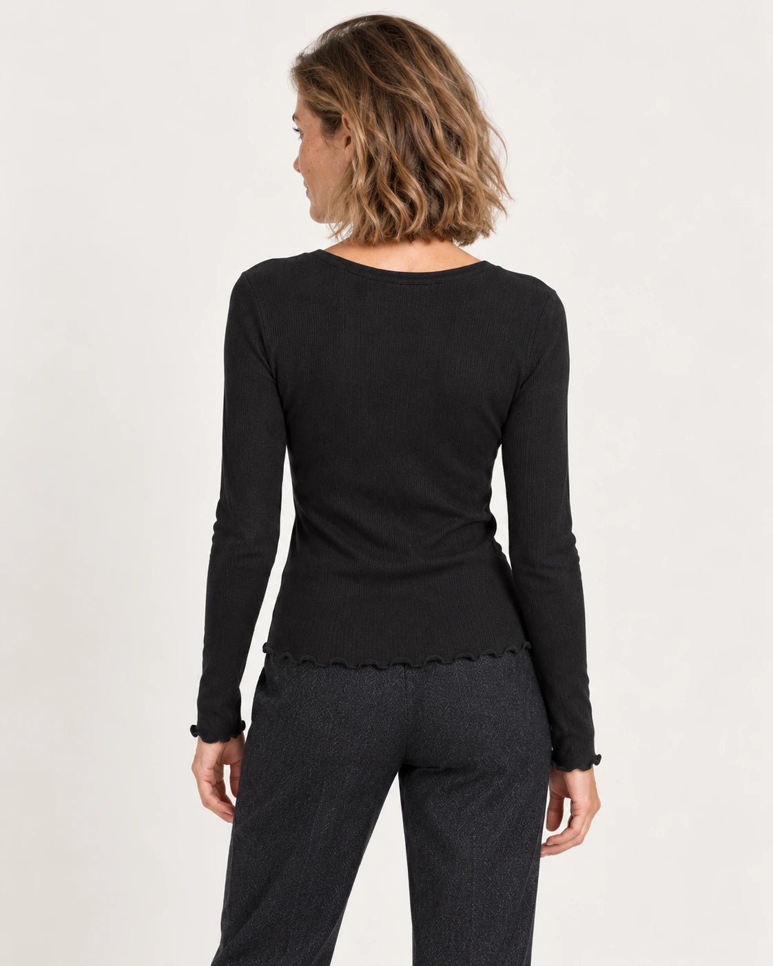 Maglia girocollo nero, vista posteriore - MADAME VENICE - FW25 - MAURA - COSTINA #Colore_Black