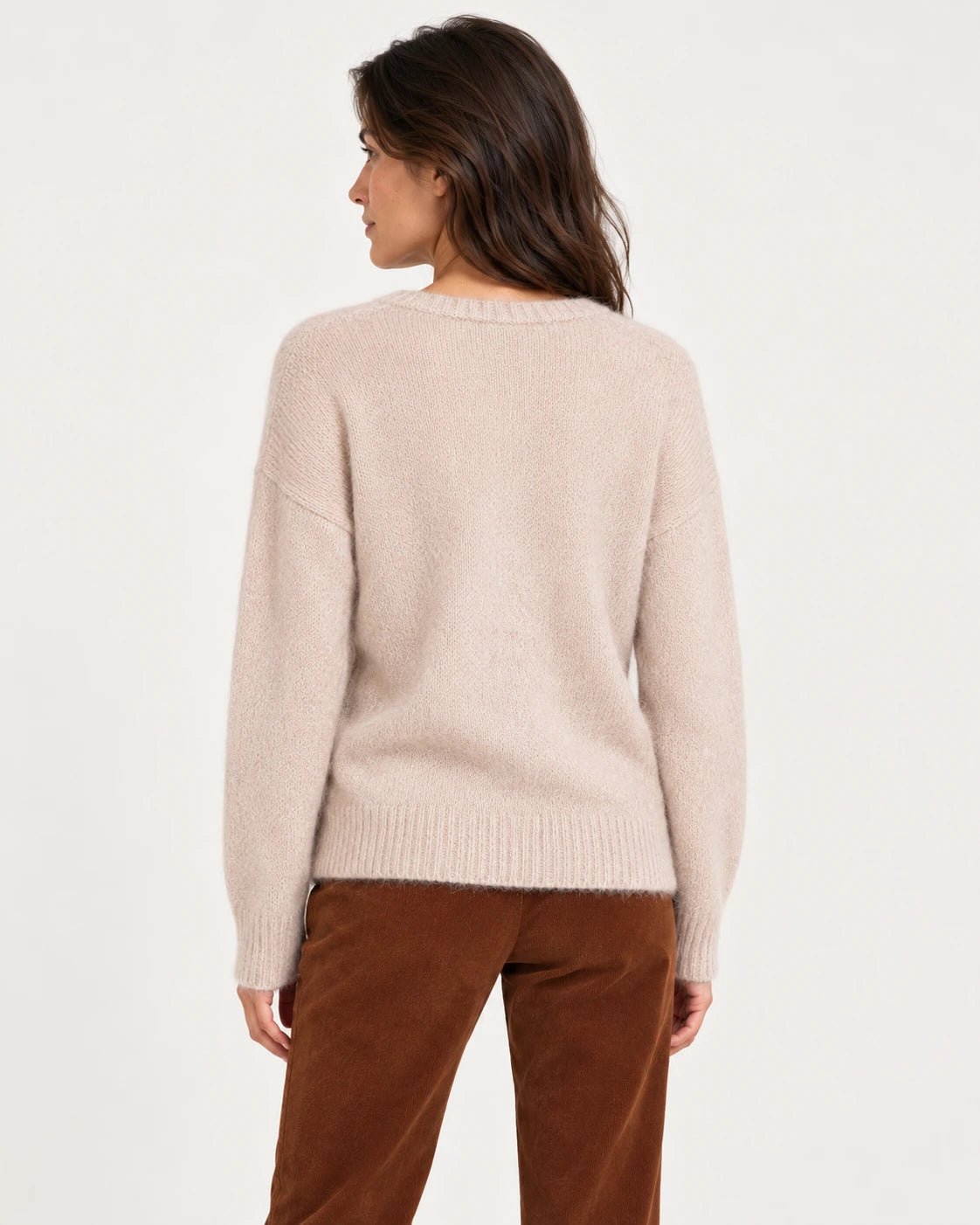 Maglia scollo v sabbia, vista posteriore - MADAME VENICE - FW25 - SELLY - SUMATRA #Colore_Sand