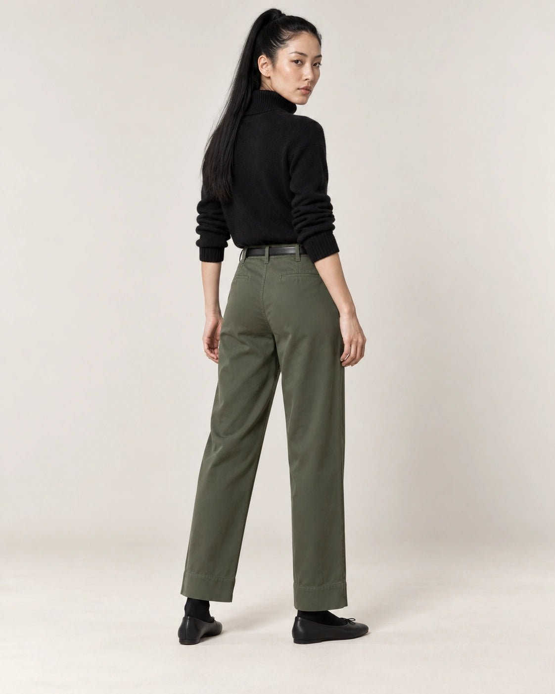 Panatlone fatigue verde, vista posteriore - MADAME VENICE - FW26 - PATTY - GABARDINA #Colore_Verde