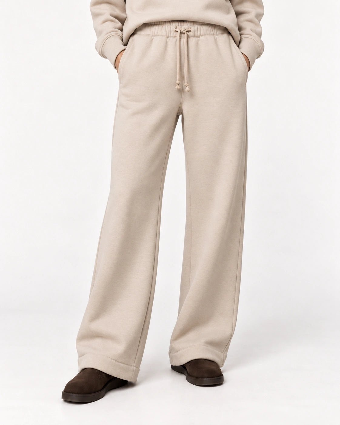 Pantalone sabbia, dettaglio del capo - MADAME VENICE - FW26 - PAKITA - FELIX #Colore_Sabbia