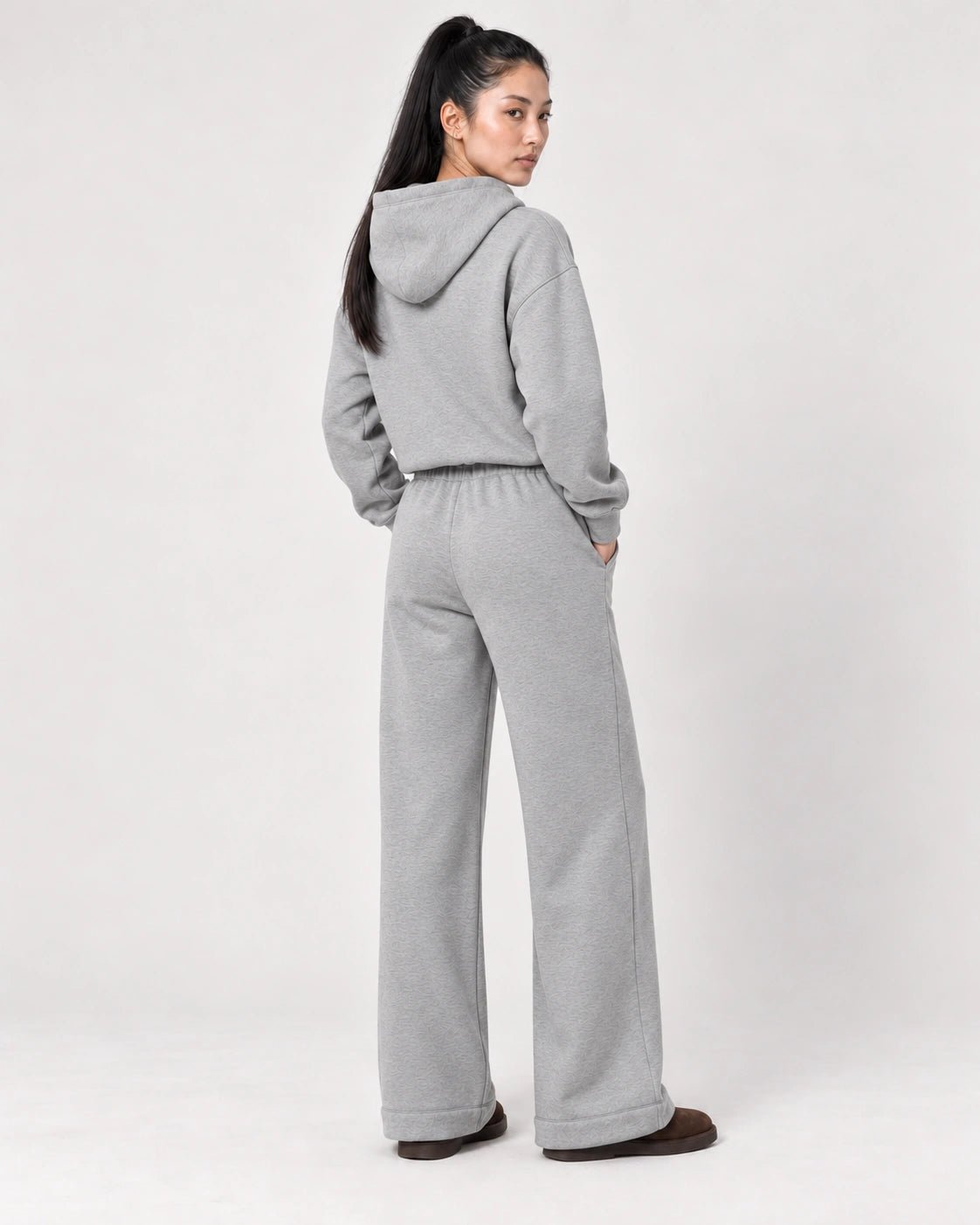 Pantalone grigio chiaro, vista posteriore - MADAME VENICE - FW26 - PAKITA - FELIX #Colore_Grigio Chiaro