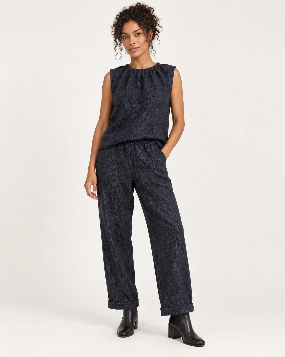 Pantalone caviglia risvolto blu, vista frontale - MADAME VENICE - FW25 - PRISCA - SPINATINO #Colore_Blue