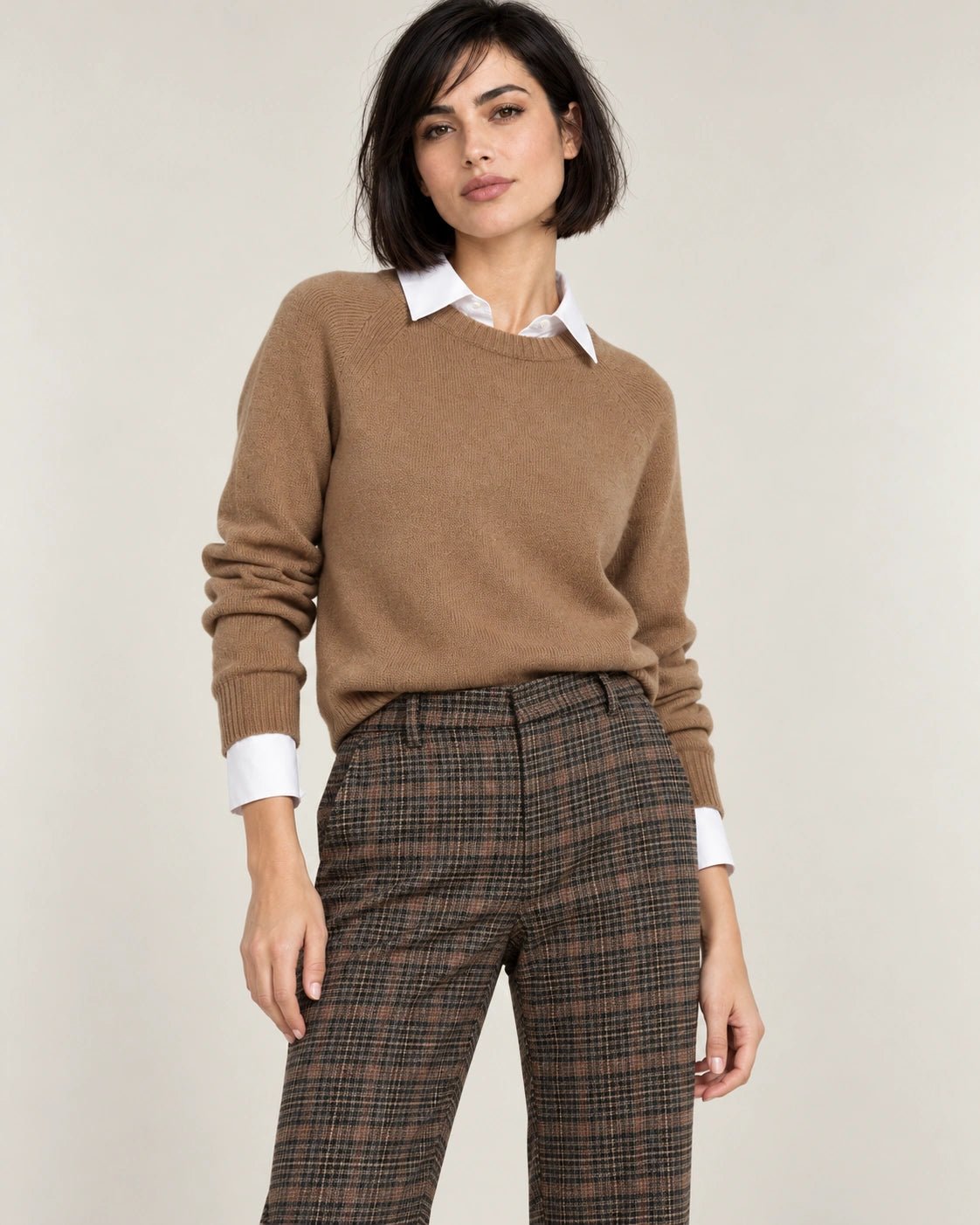 Pantalone chino marrone, dettaglio del capo - MADAME VENICE - FW26 - PIXIE - QUADRO #Colore_Marrone