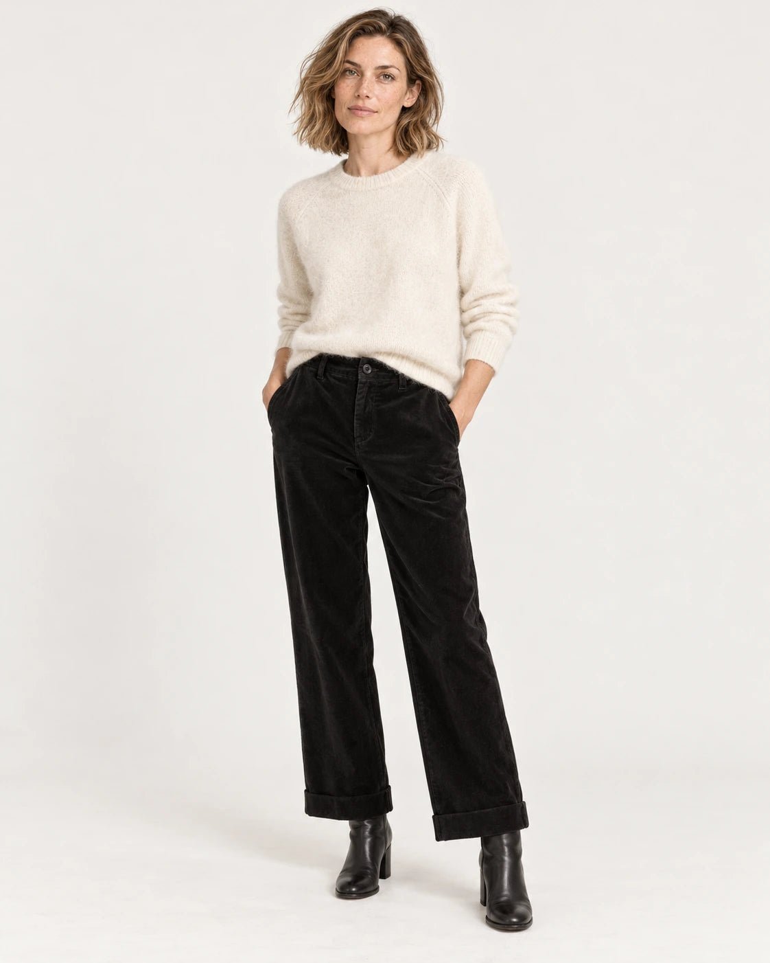 Pantalone con risvolto nero, vista frontale - MADAME VENICE - FW25 - PALMIRA - VELVET 2000 #Colore_Black