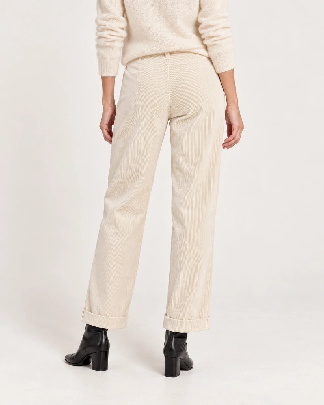 Pantalone con risvolto naturale, vista posteriore - MADAME VENICE - FW25 - PALMIRA - VELVET 2000 #Colore_Natural