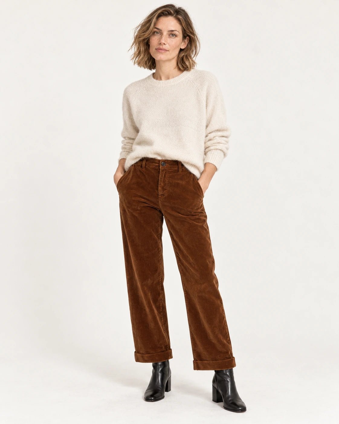 Pantalone con risvolto ruggine, vista frontale - MADAME VENICE - FW25 - PALMIRA - VELVET 2000 #Colore_Rust