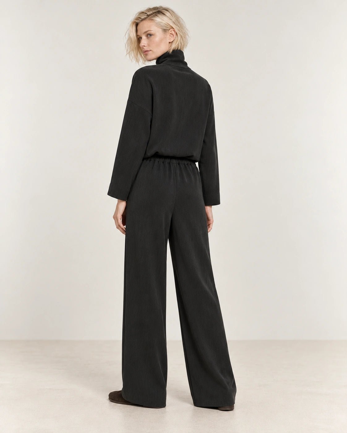 Pantalone elastico nero, vista posteriore - MADAME VENICE - FW26 - PAMELA - CREPE TECNICO #Colore_Nero