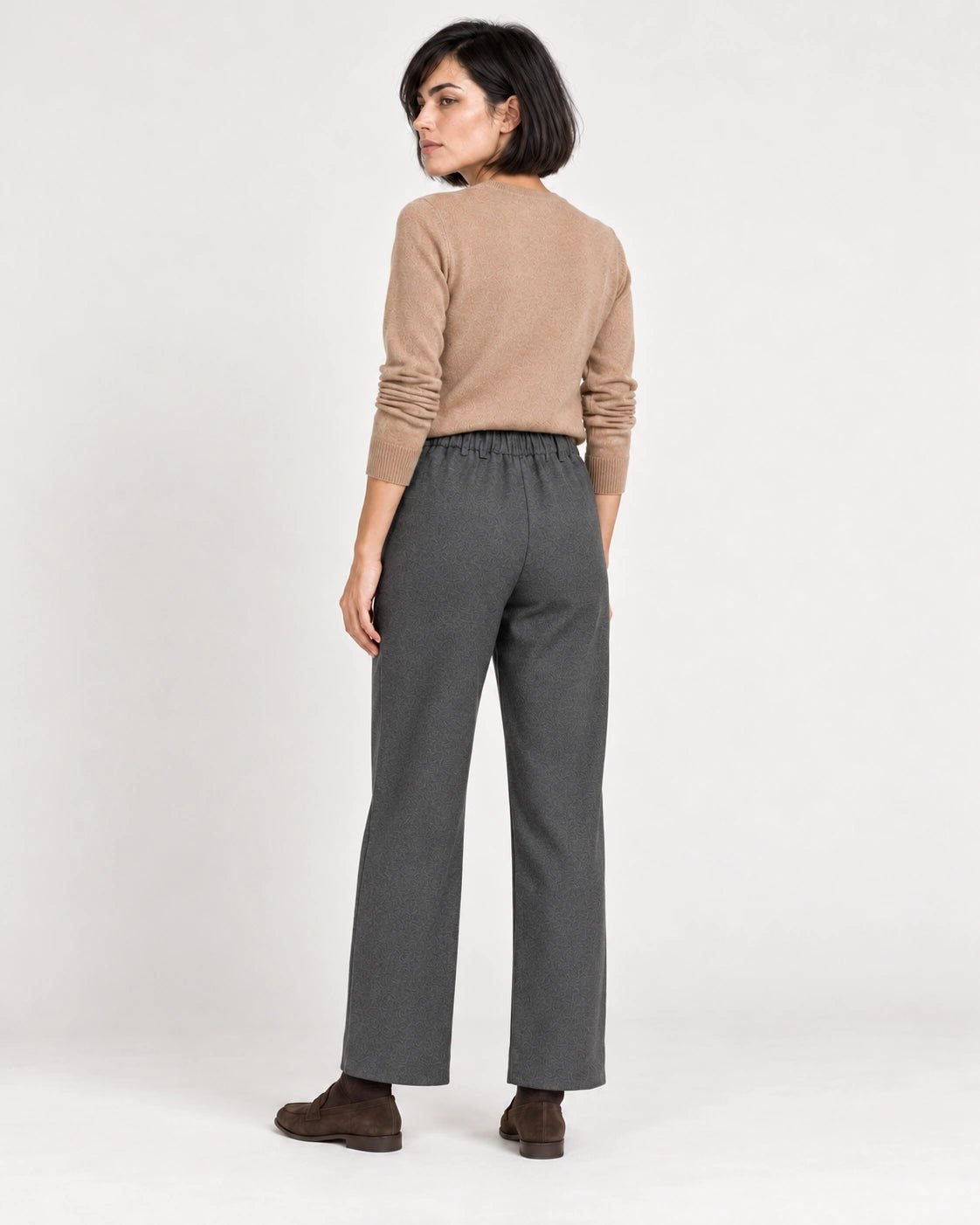 Pantalone elastico grigio scuro, vista posteriore - MADAME VENICE - FW26 - PAOLA - LANA JESI #Colore_Grigio Scuro