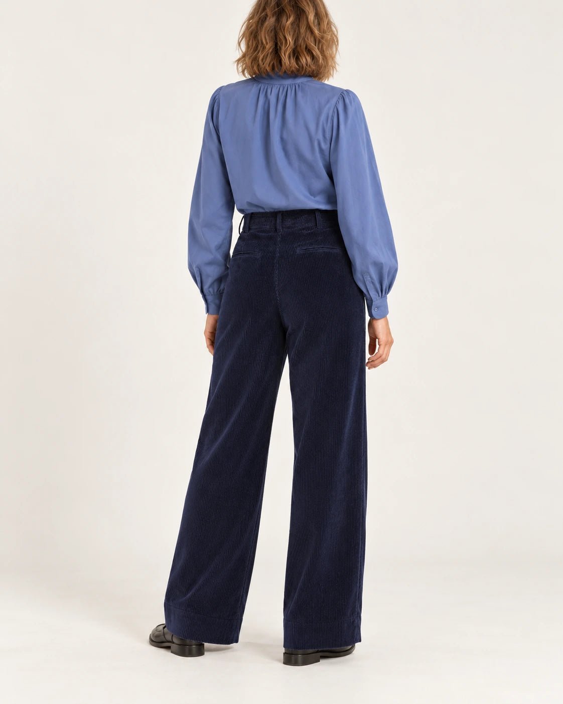 Pantalone palazzo blu, vista posteriore - MADAME VENICE - FW25 - PRISCILLA - VELVET SWEET #Colore_Blue