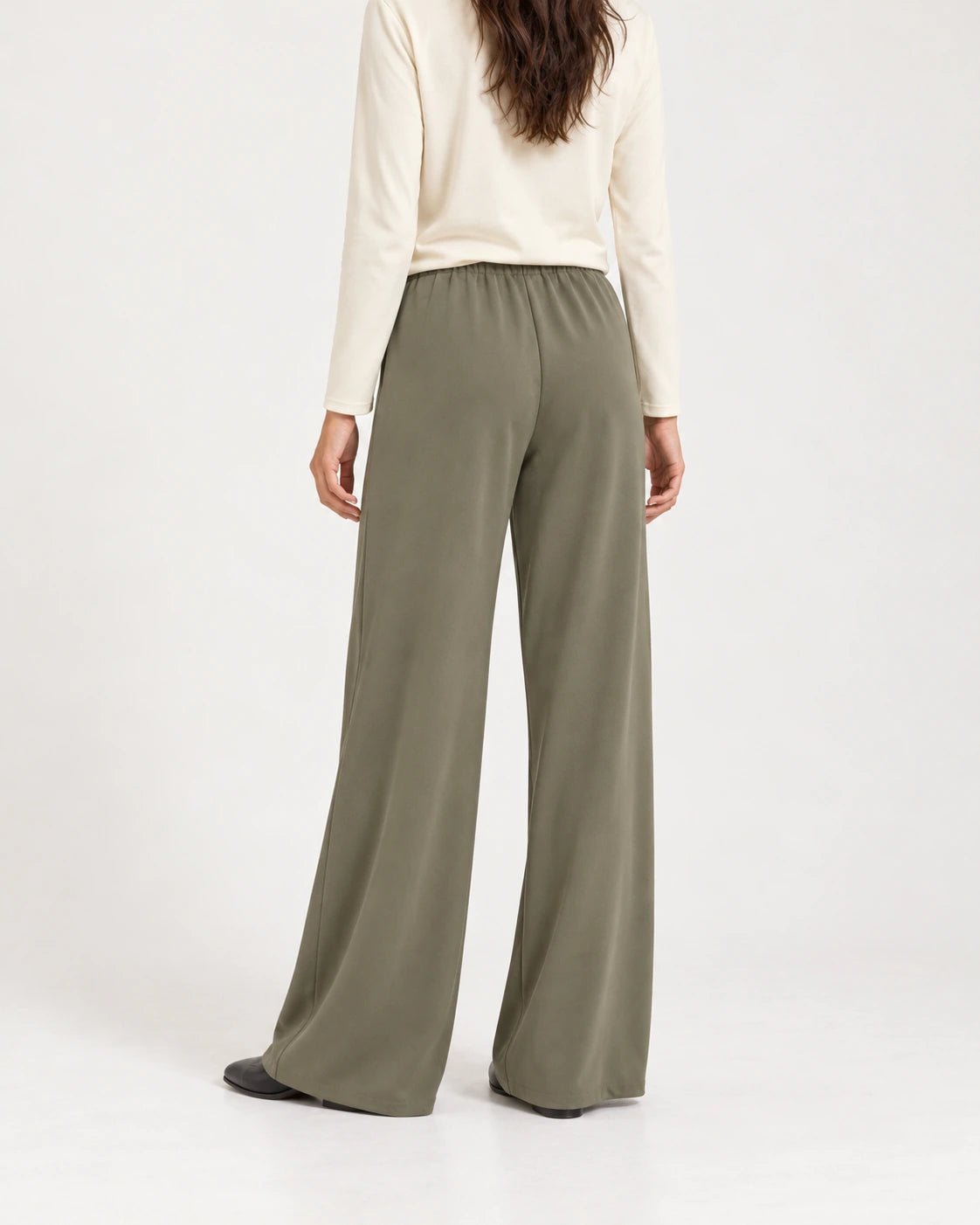Pantalone palazzo verde oliva, vista posteriore - MADAME VENICE - FW25 - PEONIA - JERSEY TECNICO #Colore_Olive