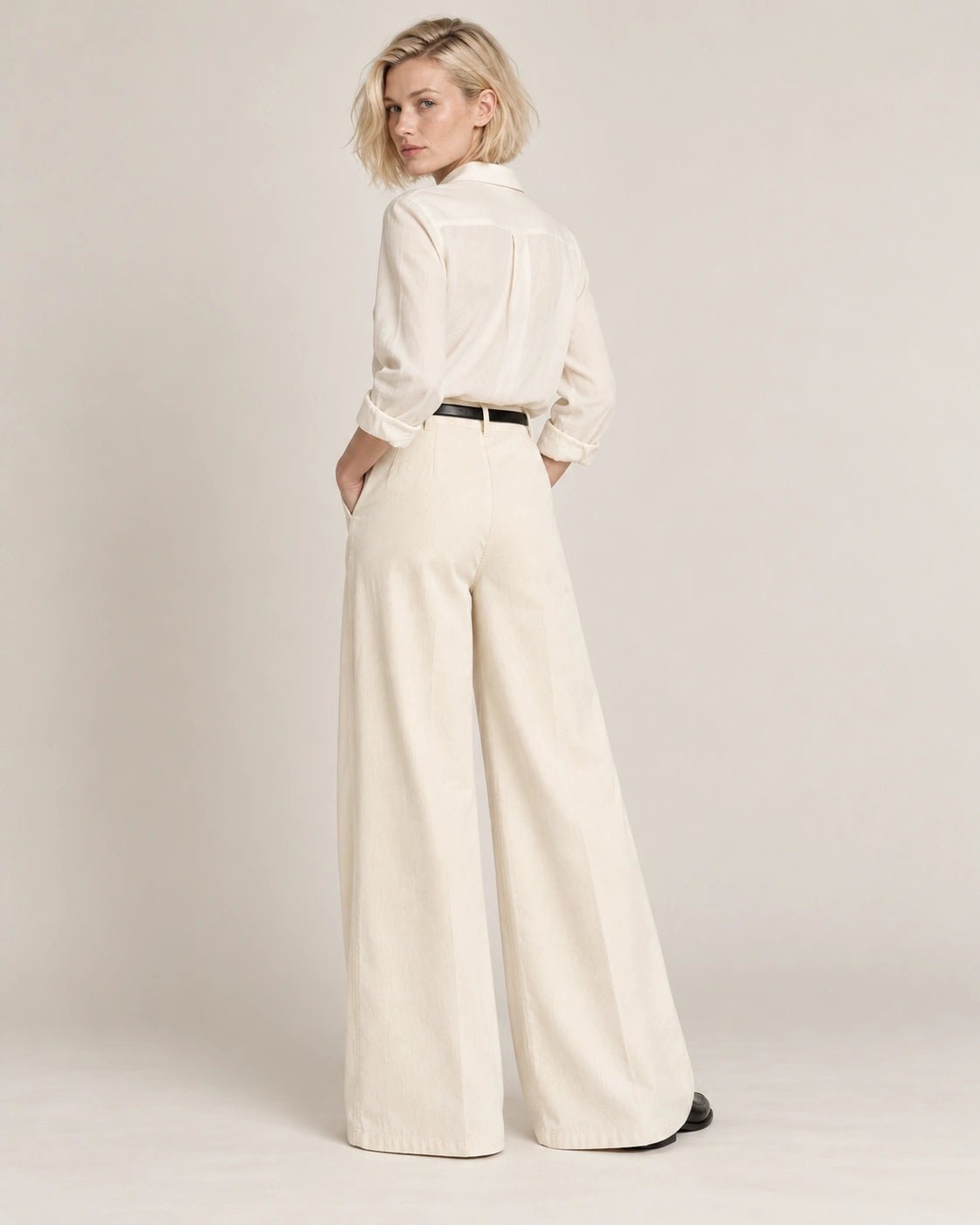 Pantalone palazzone naturale, vista posteriore - MADAME VENICE - FW26 - PANAMA - VELLUTO 2000 #Colore_Naturale